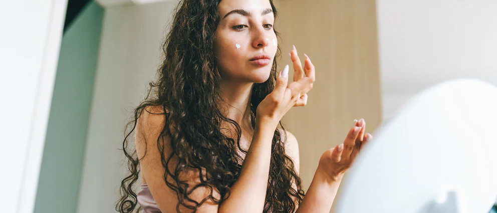 Dermatologe verrät: Diese Hautpflege-Trends schaden mehr als sie helfen
